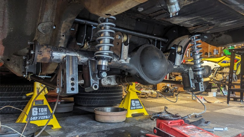 Förvandla en 1969 Dodge Charger:Framgångsrik Heidts 4-länks uppgradering av bakfjädring 