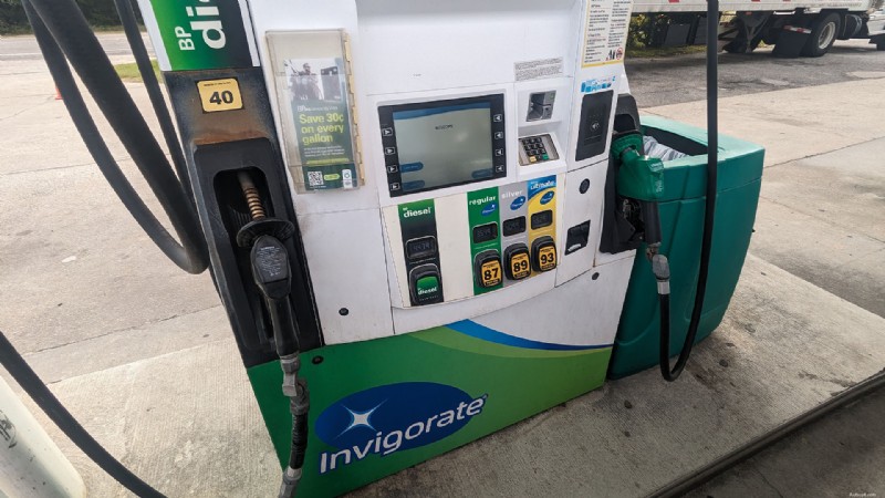 Konsekvenserna av att blanda diesel med bensin i din bil 