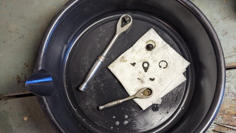 Så här rengör du dina spärrhakar noggrant för långvarig prestanda 