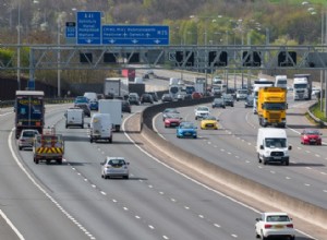 Förstå smarta motorvägar:hur de fungerar och varför de är viktiga 