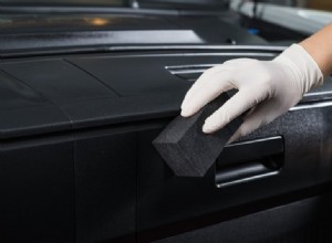 Återställ din bils interiör:Steg-för-steg-guide för att ta bort repor och skydda trim 