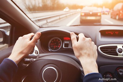 Vad orsakar klunkande ljud när du vrider på ratten? Expert Insights &Fixes 