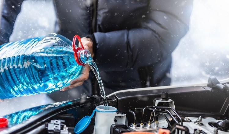 Frostskydd vs. kylvätska:Den grundläggande guiden för att skydda din motor 