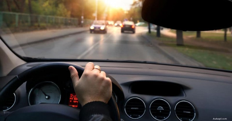 Köra med ett felaktigt motorfäste:risker och snabba lösningar 