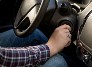Varför din bil inte startar medan radio och lampor fungerar – diagnos och snabba lösningar 