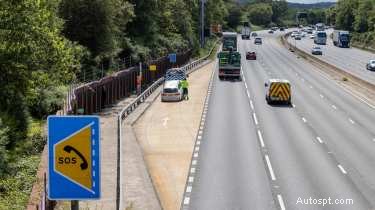 Smarta motorvägar förklaras:hur de fungerar, fartkameror och säkerhetsproblem 