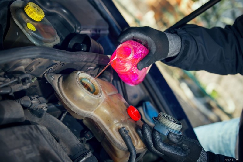 Tre vanliga orsaker till att motorn överhettas och hur man förhindrar dem 